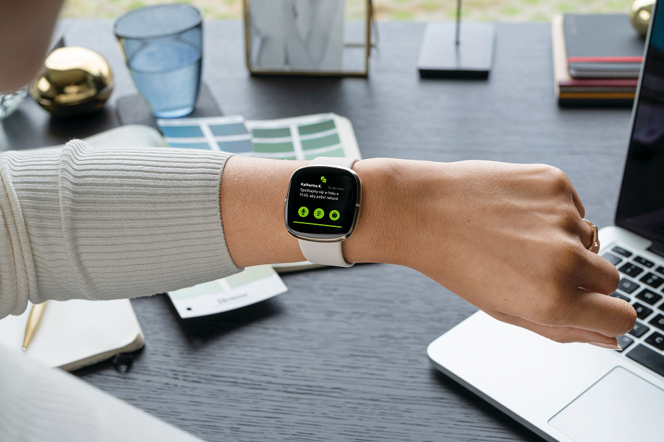 Fitbit Sense &#8211; inteligentny smartwatch z czujnikiem do zarządzania stresem