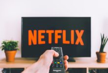 Netflix oskarżony o śledzenie użytkownik&oacute;w i „uzależniający” design serwisu