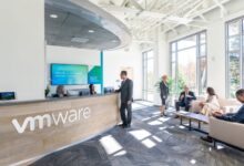 Arrow ECS ze statusem Cloud Commerce Manager dla programu VMware Cloud Service Provider