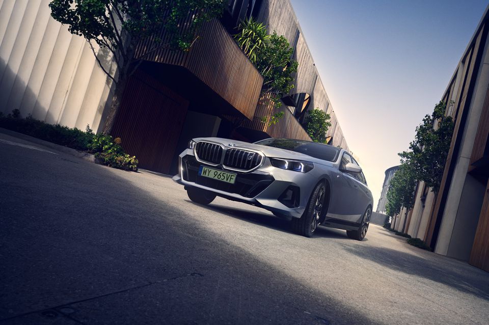 BMW i5: innowacyjne technologie, osiągi, styl i cyfrowe doświadczenia