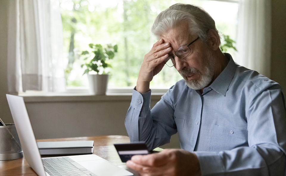 Cyberprzestępcy i długi &#8211; podwójne zagrożenie dla polskich seniorów
