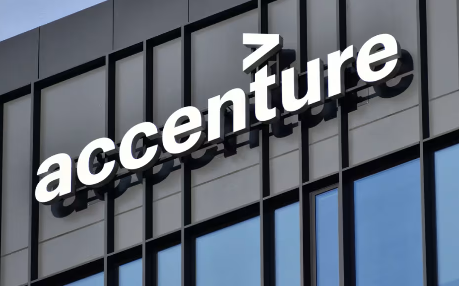 Accenture przyspiesza transformację AI &#8211; zwolnienia dla nieprzekwalifikowanych pracowników