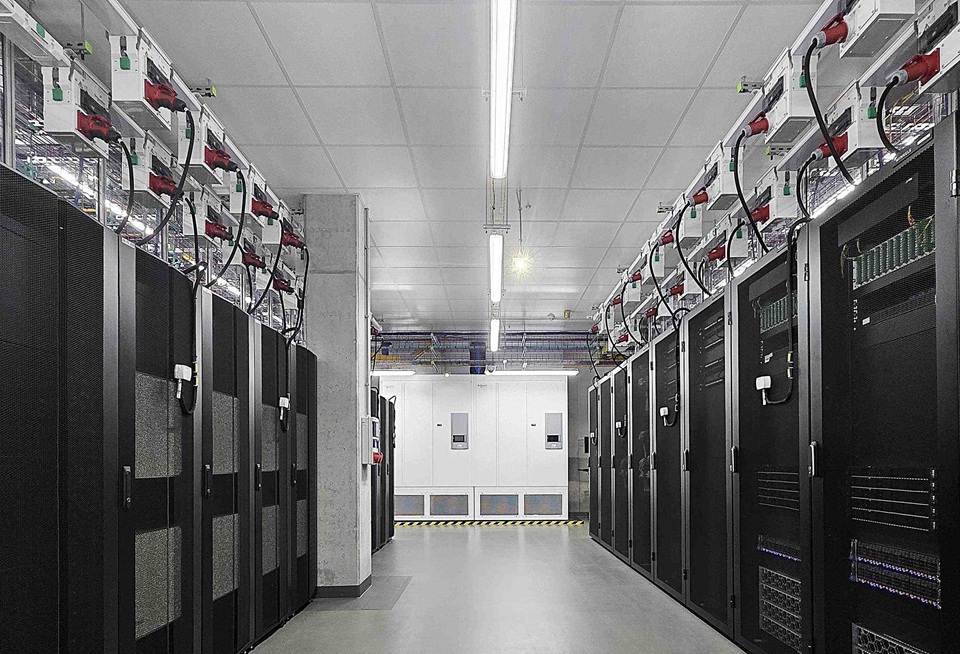 Suwerenny superkomputer AI F.I.N. od Beyond.pl działa już w Poznaniu