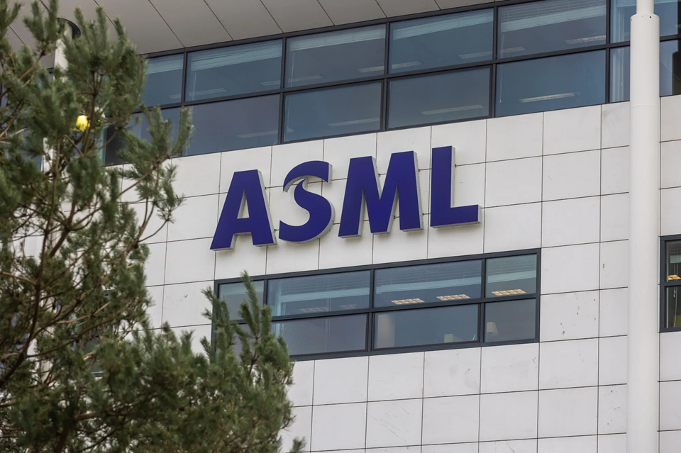 ASML zainwestuje 1,3 mld euro w Mistral AI