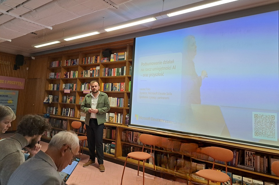 Microsoft rozwija w Polsce edukację AI: nowe programy, partnerstwa i certyfikacje