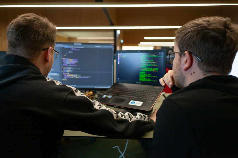 HackNation 2025: pierwszy hackathon wdrożeniowy administracji publicznej