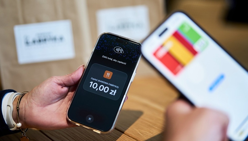Telefon zamiast terminala: mBank testuje nowe płatności dla firm