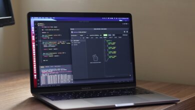 Czym jest vibe coding? Kr&oacute;tki przewodnik po programowaniu w erze AI