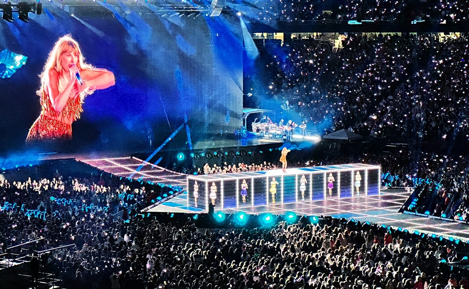 Taylor Swift zaostrza walkę z AI. Chroni sw&oacute;j głos i wizerunek znakami towarowymi – ale czy to wystarczy?