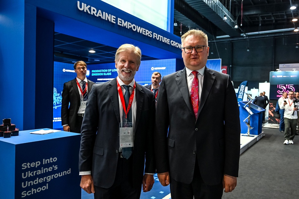 Microsoft przedłuża wsparcie dla Ukrainy. Pomoc przekroczy 700 mln dolar&oacute;w