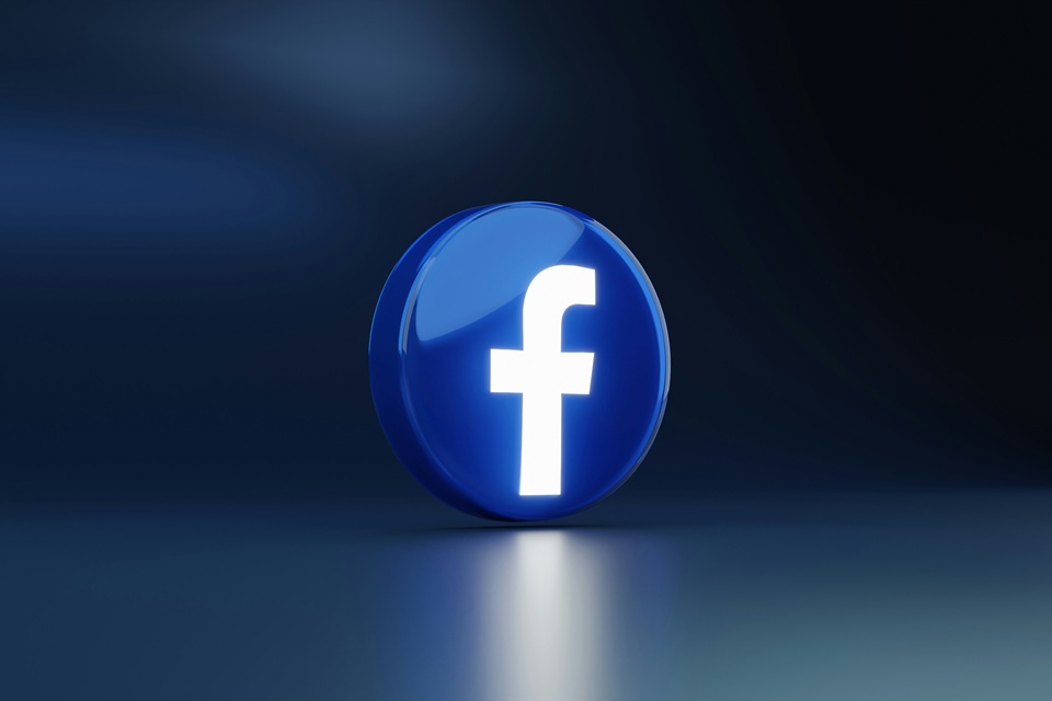 Facebook zmienia wyszukiwarkę. AI będzie odpowiadać na pytania na podstawie post&oacute;w użytkownik&oacute;w