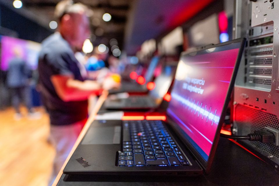 Lenovo: Skala naszego biznesu daje odporność na zmiany rynkowe i geopolitykę