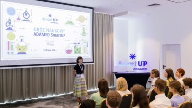 Ruszył obóz Adamed SmartUp. Młodzi naukowcy pracują nad projektami z AI, medycyny i inżynierii