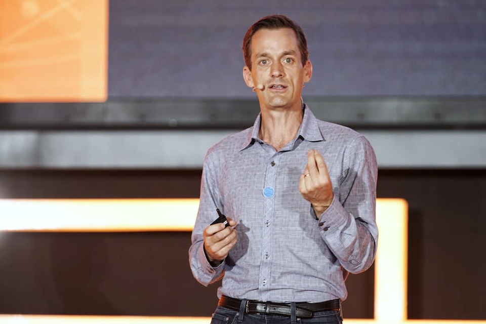 Czołowi badacze AI odchodzą z Google i zakładają startup Discovery Loop