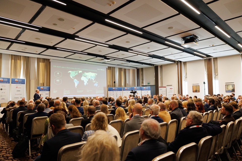 XXXII Forum Teleinformatyki już we wrześniu. Eksperci porozmawiają o przyszłości cyfrowego państwa