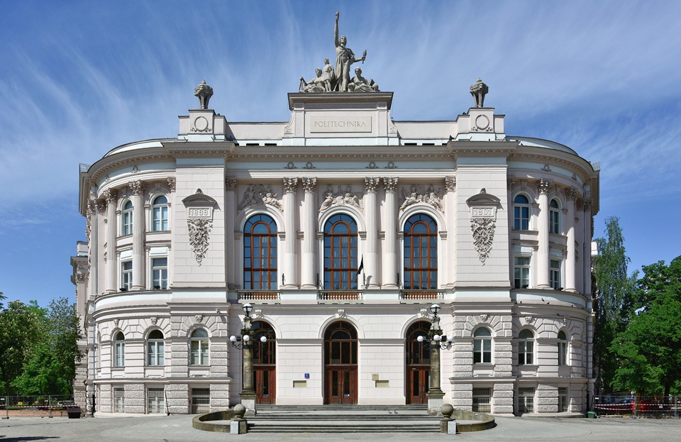 IBM i Politechnika Warszawska będą kształcić specjalist&oacute;w od system&oacute;w krytycznych
