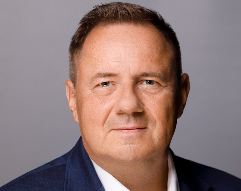 Robert Wichłacz pokieruje Avengą w Polsce