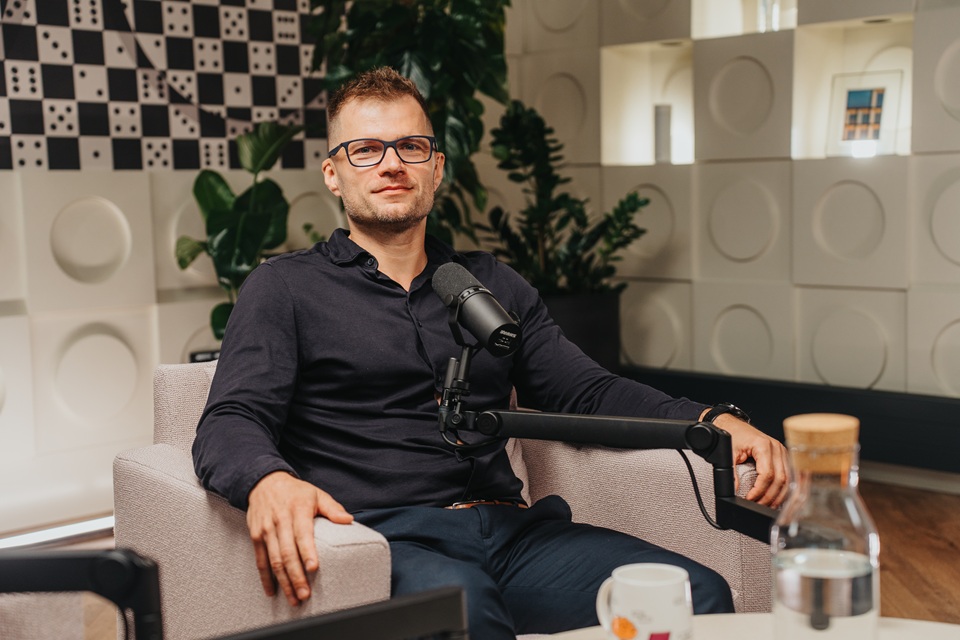 Vibe Coding podbija rynek, ale odpowiedzialność człowieka jest ważniejsza niż kiedykolwiek