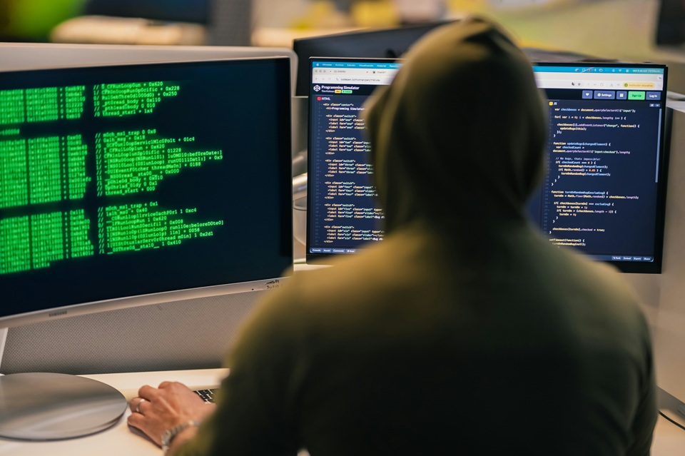 Chińskojęzyczne zaplecze oszustw na całym świecie. Microsoft i japońska policja ujawniają skalę procederu