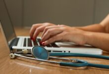 74% firm healthcare ma problem z rekrutacją. AI zwiększa zapotrzebowanie na specjalist&oacute;w